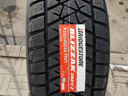 Япония Bridgestone blizzak DMV2 285/45 R22 за 245 000 тг. в Алматы