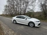 Toyota Camry 2023 года за 17 000 000 тг. в Усть-Каменогорск – фото 2