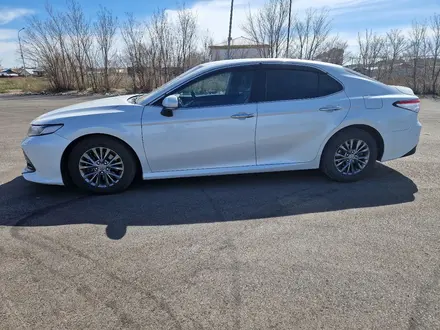 Toyota Camry 2018 года за 12 500 000 тг. в Караганда – фото 2