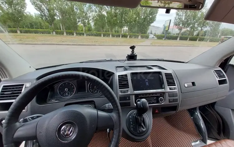 Volkswagen Caravelle 2014 годаfor17 000 000 тг. в Астана