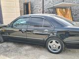 Mercedes-Benz E 240 1999 года за 2 000 000 тг. в Казалинск – фото 2