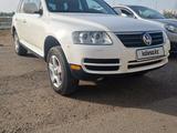 Volkswagen Touareg 2005 года за 4 000 000 тг. в Астана