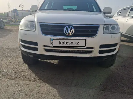Volkswagen Touareg 2005 года за 4 000 000 тг. в Астана – фото 2
