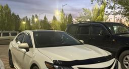 Toyota Camry 2022 года за 13 900 000 тг. в Актобе