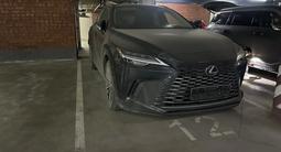 Lexus RX 500h 2022 годаүшін32 000 000 тг. в Астана – фото 2
