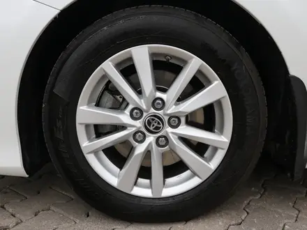 Toyota Camry 2021 года за 11 390 000 тг. в Астана – фото 22