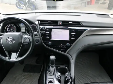 Toyota Camry 2021 года за 11 390 000 тг. в Астана – фото 9
