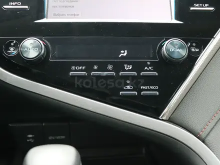 Toyota Camry 2021 года за 11 390 000 тг. в Астана – фото 19