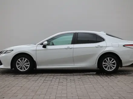 Toyota Camry 2021 года за 11 390 000 тг. в Астана – фото 3