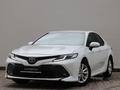 Toyota Camry 2021 года за 11 390 000 тг. в Астана