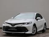 Toyota Camry 2021 года за 11 390 000 тг. в Астана