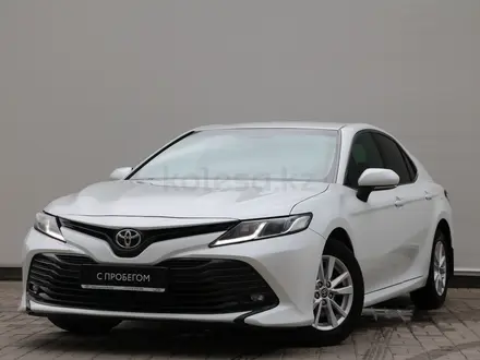 Toyota Camry 2021 года за 11 390 000 тг. в Астана