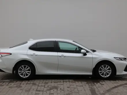Toyota Camry 2021 года за 11 390 000 тг. в Астана – фото 6