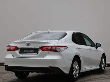 Toyota Camry 2021 года за 11 390 000 тг. в Астана – фото 7