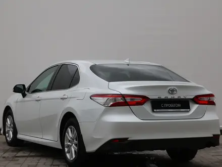 Toyota Camry 2021 года за 11 390 000 тг. в Астана – фото 2