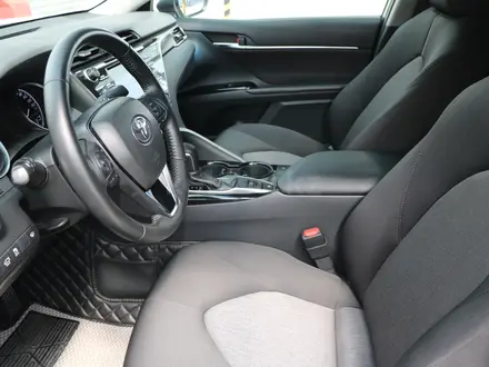 Toyota Camry 2021 года за 11 390 000 тг. в Астана – фото 16