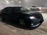 Toyota Camry 2018 года за 12 700 000 тг. в Астана – фото 2