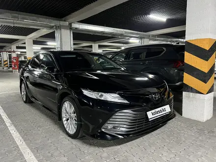 Toyota Camry 2020 года за 15 500 000 тг. в Актау