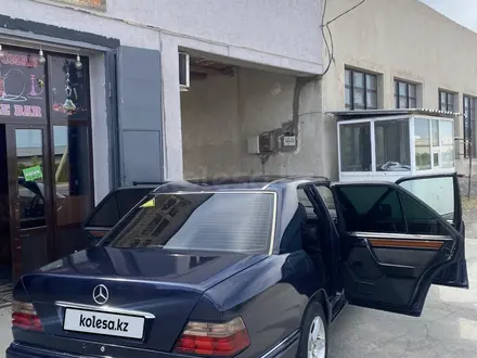 Mercedes-Benz E 220 1994 года за 2 000 000 тг. в Туркестан – фото 3