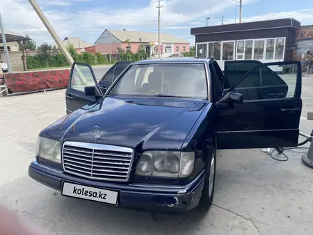 Mercedes-Benz E 220 1994 года за 2 000 000 тг. в Туркестан