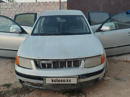 Volkswagen Passat 1997 года за 1 400 000 тг. в Актау – фото 5