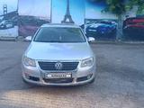 Volkswagen Passat 2005 годаүшін2 600 000 тг. в Алматы