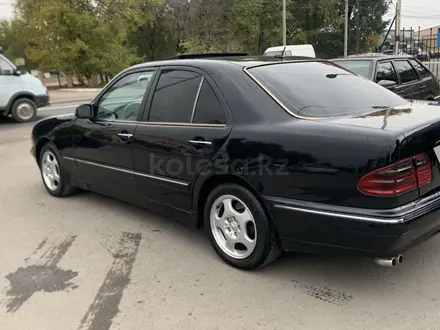 Mercedes-Benz E 320 2000 года за 3 900 000 тг. в Алматы – фото 2