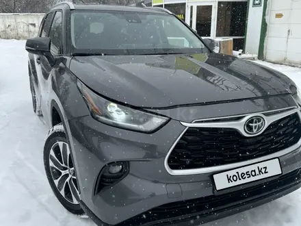 Toyota Highlander 2023 года за 26 800 000 тг. в Уральск