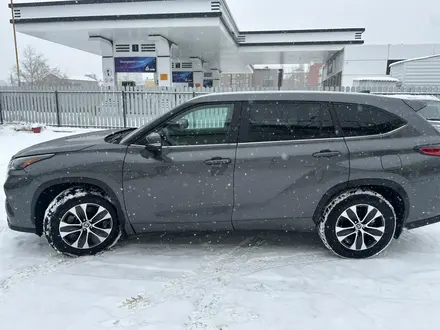 Toyota Highlander 2023 года за 26 800 000 тг. в Уральск – фото 2