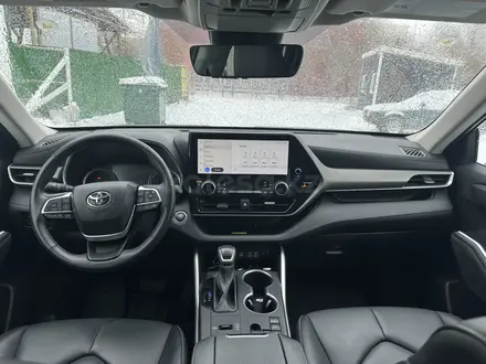 Toyota Highlander 2023 года за 26 800 000 тг. в Уральск – фото 9