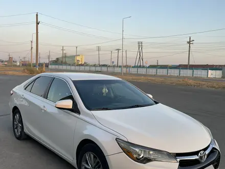 Toyota Camry 2017 года за 6 500 000 тг. в Атырау