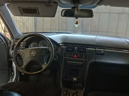 Mercedes-Benz E 320 1999 года за 4 700 000 тг. в Алматы – фото 6