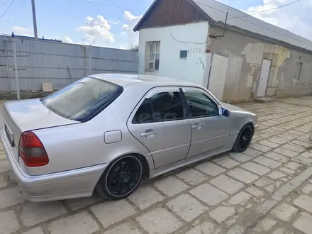 Mercedes-Benz C 200 1995 года за 2 500 000 тг. в Жанаозен – фото 2