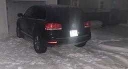 Volkswagen Touareg 2004 года за 4 000 000 тг. в Уральск