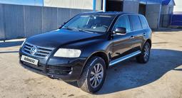 Volkswagen Touareg 2004 года за 4 000 000 тг. в Уральск – фото 2