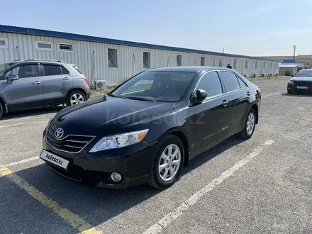 Toyota Camry 2010 года за 7 600 000 тг. в Атырау – фото 3