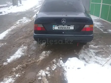 Mercedes-Benz E 220 1991 года за 1 300 000 тг. в Есик – фото 2