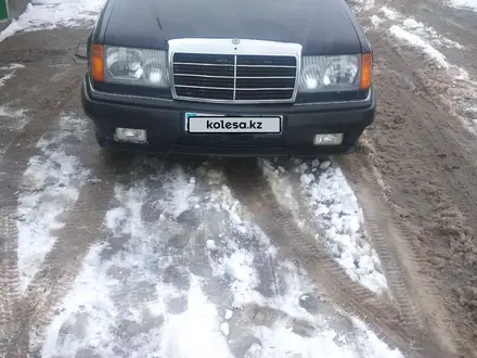 Mercedes-Benz E 220 1991 года за 1 300 000 тг. в Есик