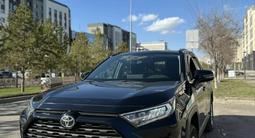 Toyota RAV4 2021 года за 16 000 000 тг. в Астана – фото 2