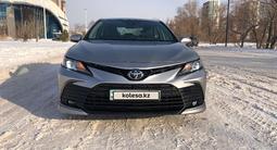 Toyota Camry 2021 года за 11 400 000 тг. в Астана