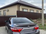 Toyota Camry 2016 года за 5 800 000 тг. в Атырау – фото 2