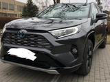 Toyota RAV4 2021 года за 17 900 000 тг. в Караганда