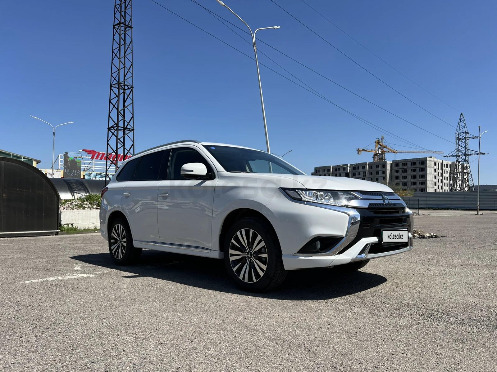 Mitsubishi Outlander 2022 г.