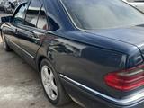 Mercedes-Benz E 320 1995 года за 2 350 000 тг. в Тараз – фото 2