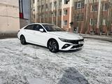 Hyundai Elantra 2023 года за 9 350 000 тг. в Актобе