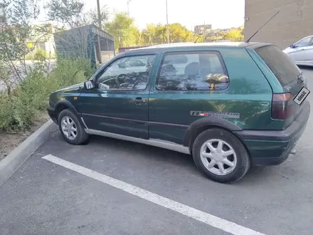 Volkswagen Golf 1996 года за 1 200 000 тг. в Караганда – фото 2