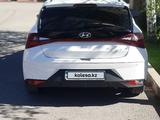 Hyundai i20 2023 года за 8 100 000 тг. в Караганда – фото 3