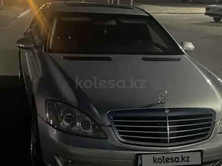 Mercedes-Benz S 550 2007 года за 7 500 000 тг. в Жанаозен