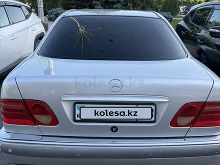 Mercedes-Benz E 230 1996 года за 2 900 000 тг. в Тараз – фото 3