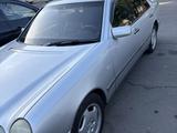 Mercedes-Benz E 230 1996 года за 2 900 000 тг. в Тараз – фото 2